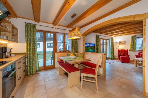 Ferienhaus Stoaroserl — Mittenwald