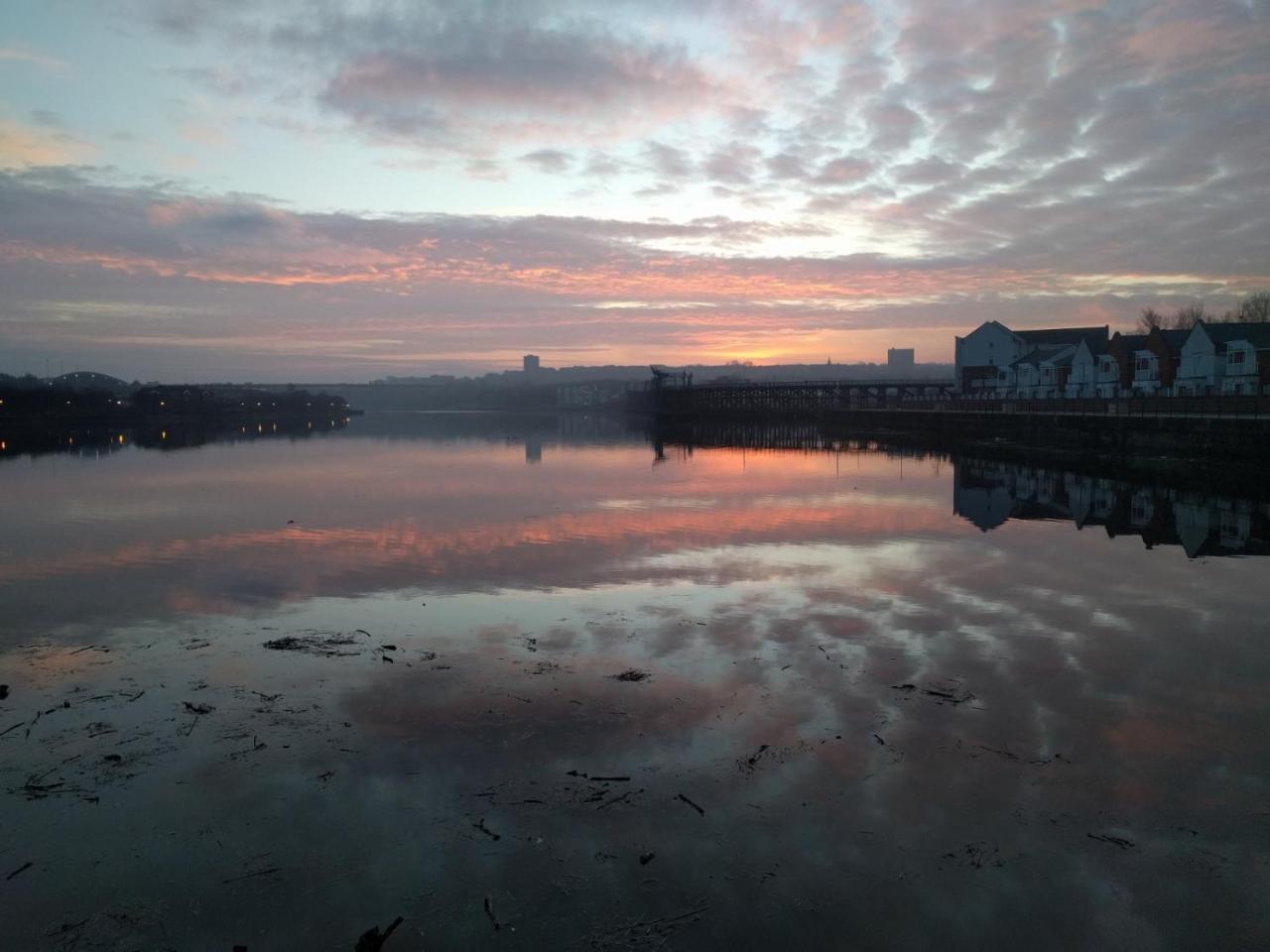 Riverside home. 3 bedroom. Free parking. 10 mins to Newcastle City Centre — 4-Star Luxury Hotel in Gateshead, United Kingdom