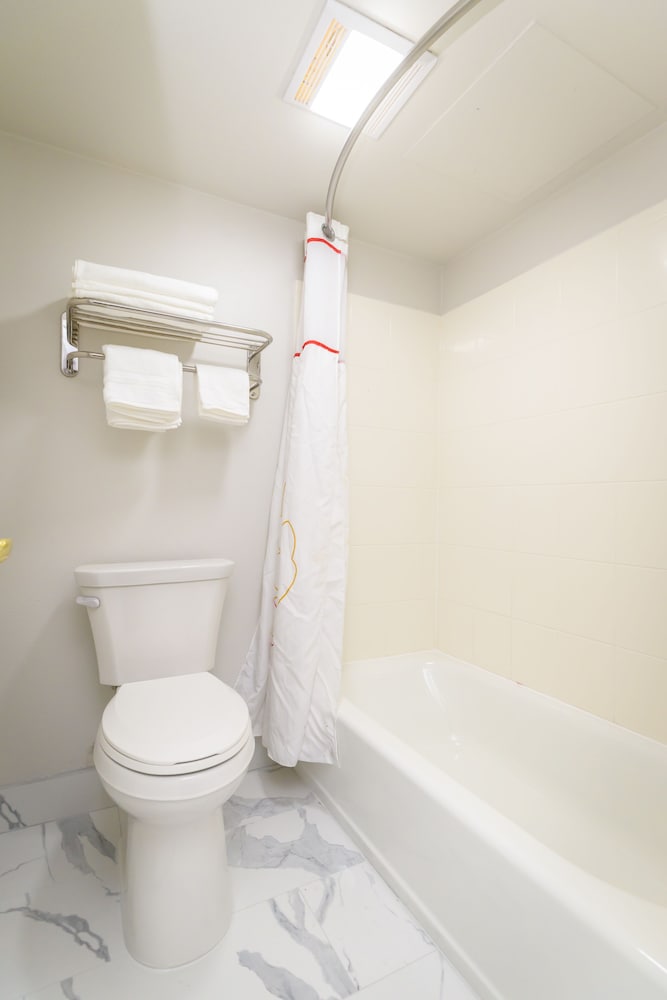 Philadelphia Suites at Airport An Extended Stay Hotel - photo 21