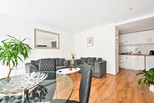 Lovely 2 Bed sleeps 6 Near Stratford station & Abba Voyage — 4-Star Luxury Hotel in London, United Kingdom