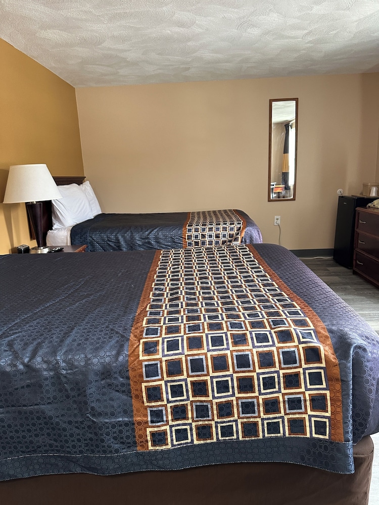 Wickford Motor Inn - photo 13