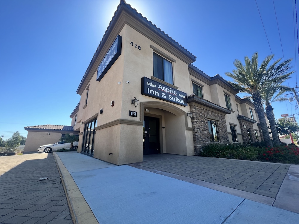 Aspire Inn & Suites Orange in Orange, United States