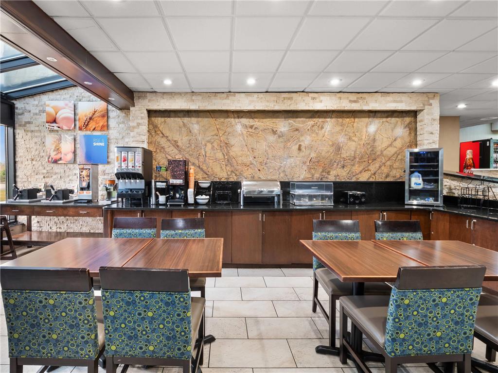 Comfort Inn Metro Airport - photo 54