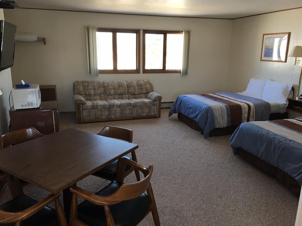 Coho Motel and Suites - photo 7