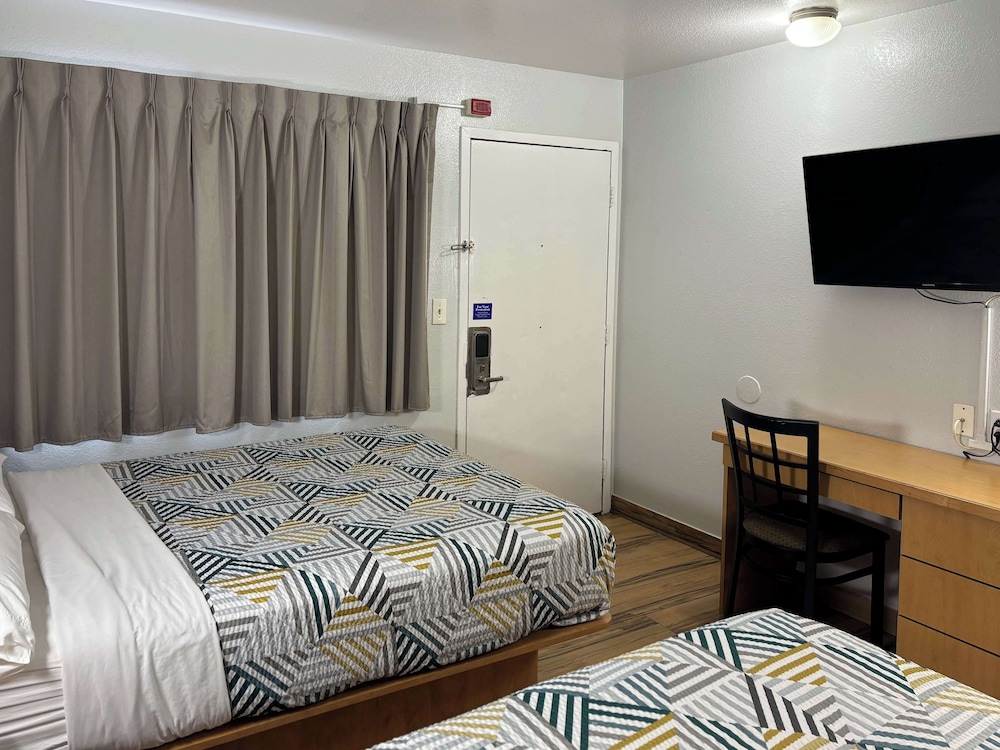 Motel6 Riviera Beach FL - photo 5