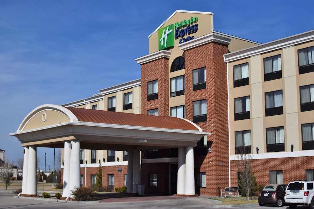 Holiday Inn Express Hotel & Suites Pratt an IHG Hotel - featured photo