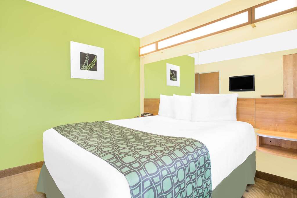 Microtel Inn & Suites by Wyndham Tuscumbia Muscle Shoals - photo 9