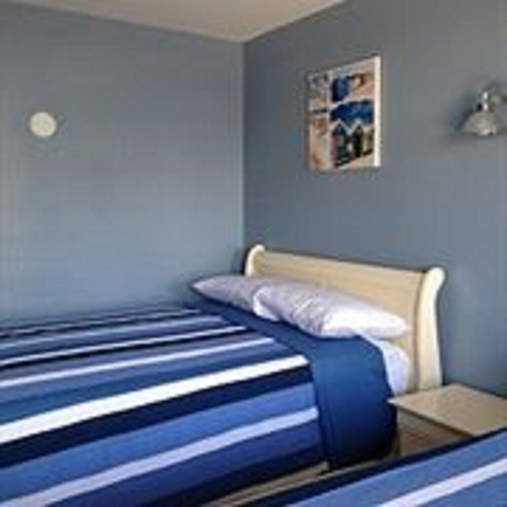 Pelican Point Motel - photo 7