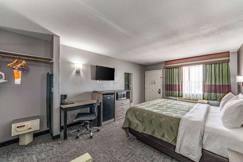 Quality Inn I 10 East near Frost Bank Center - photo 11