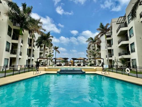 Luxury Condo with Pool and Jacuzzi — 4-Star Luxury Hotel in Mission, United States