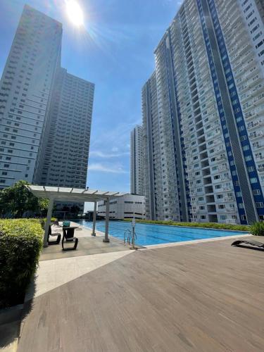 A Premium Condominium in a Prime Location connected to SM North EDSA Mall and walking distance to Solaire Resort and Casino and Trinoma Mall in Quezon City in Manila, Philippines