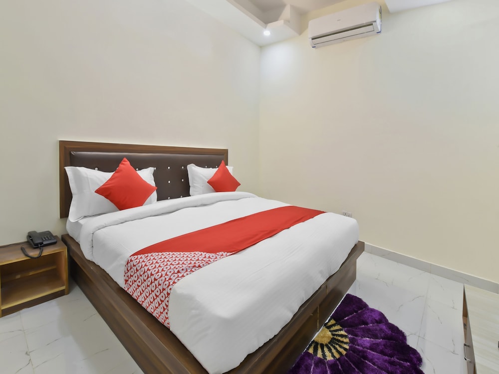 OYO 19134 The Signature Hotel — hotel in Noida