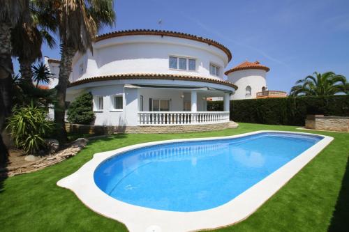 Arenda Villa Alamo Pino Alto — 4-Star Luxury Hotel in Mont-Roig Del Camp, Spain