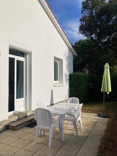 Maisonnette au calme prôche forêt et bord de mer in Saint-Jean-De-Monts, France