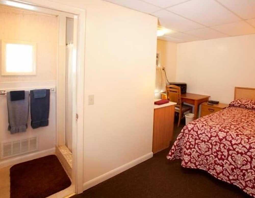 Charlie's Motel — hotel in Frostburg