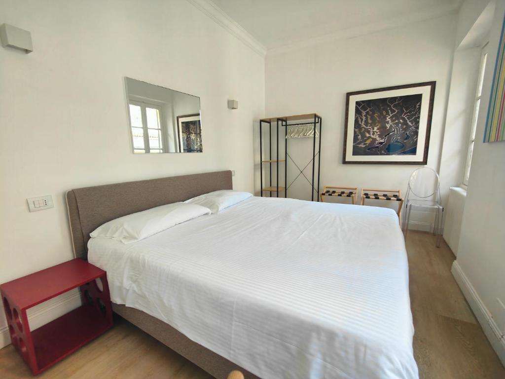 Sant'Andrea Charme Apartments — 4-Star Luxury Hotel in Milan, Italy
