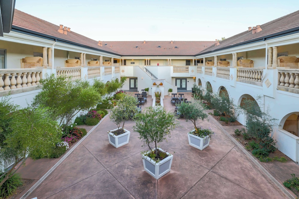 The Lodge at Healdsburg tapestry Collection by Hilton — 4-Star Luxury Hotel in Healdsburg, United States