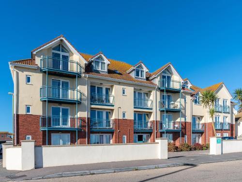 16 Belvedere Court — 4-Star Luxury Hotel in Paignton, United Kingdom