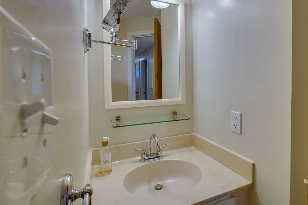 Wintergreen Resort Vacation Rental with Pool Access — hotel in Nellysford