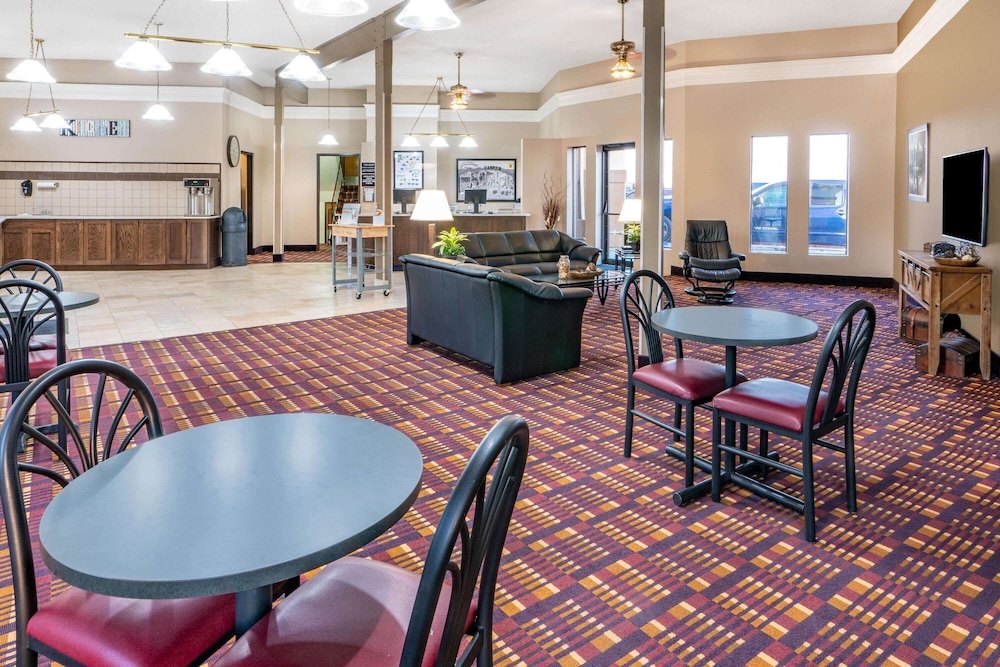 Super 8 by Wyndham Casper West by the River - photo 6