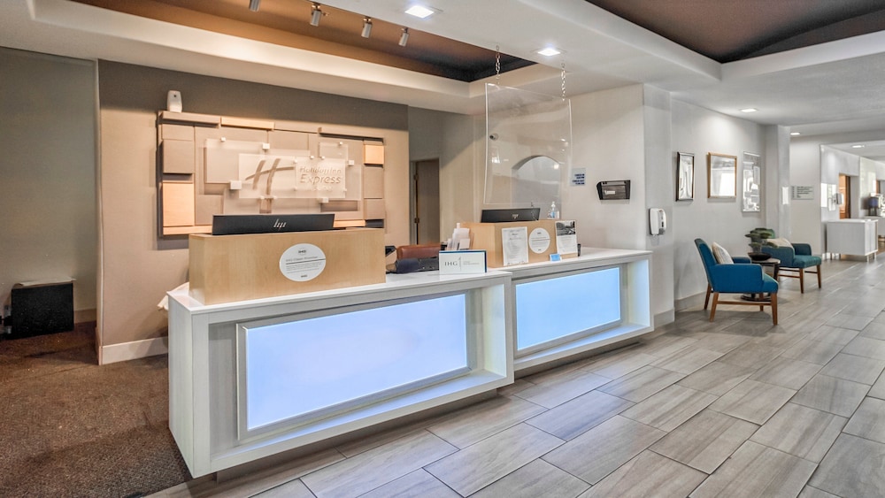 Holiday Inn Express Suites Beeville by IHG - photo 4