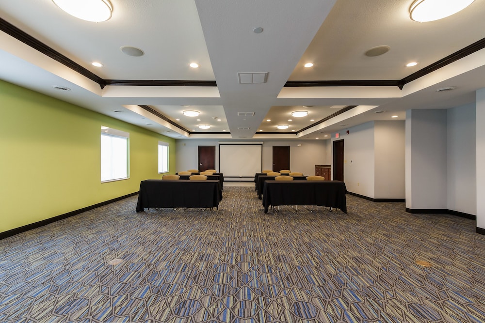 Holiday Inn Express Hotel & Suites South Bend by IHG - photo 82