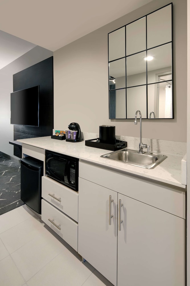Embassy Suites by Hilton Atlanta Perimeter Center - photo 16