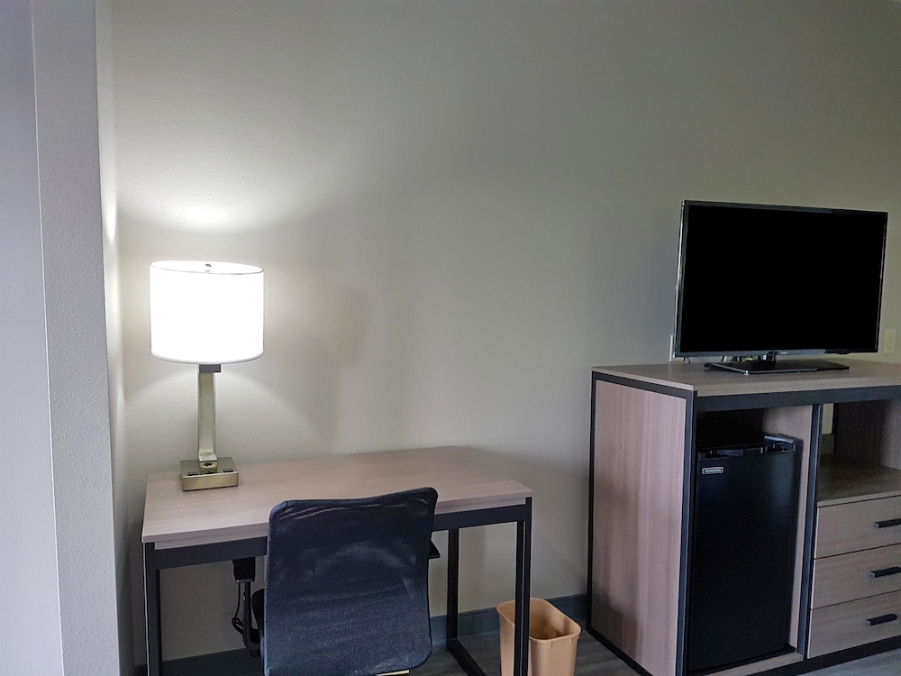 Empire Inn Cypress - photo 11