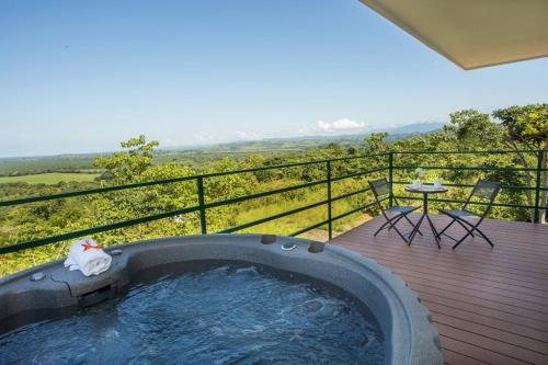Villa Kiskadee Beautiful Mountain Views with Private Pool — 4-Star Luxury Hotel in Quepos, Costa Rica