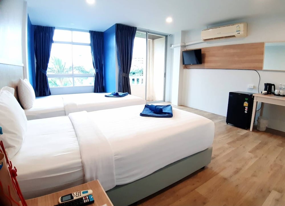 Karon Living Room - last minute hotel in Phuket