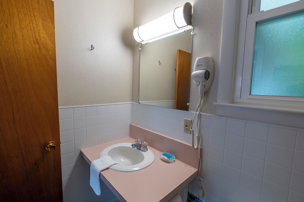 Mount Coolidge Motel - photo 22