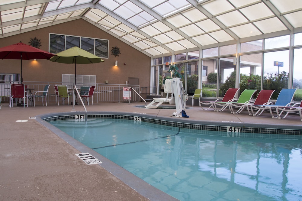 Lamplighter Inn & Suites North - photo 31