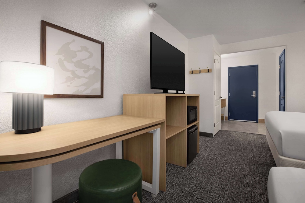 Spark by Hilton San Jose Airport - photo 11