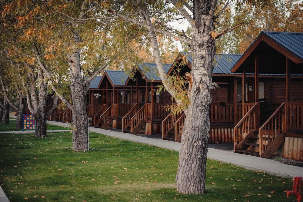 Blue Buffalo Resort - carbon neutral hotel in Island Park
