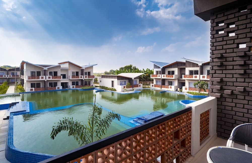 Hotel Sonar Bangla Mayapur — 4-Star Luxury Hotel in Muragacha, India