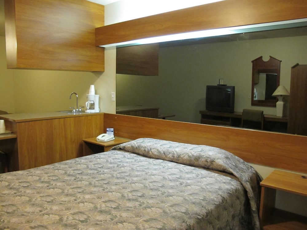 Microtel Inn & Suites by Wyndham Eagle River Anchorage Area - photo 10