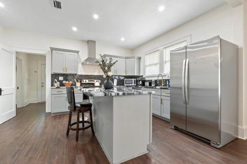Modern Escape in Historic District - photo 6
