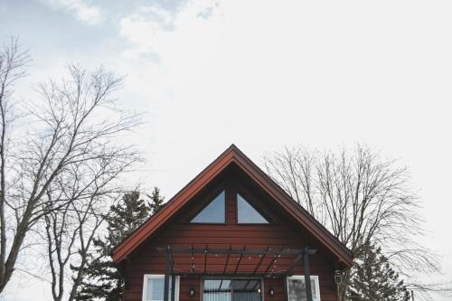 Sunset Views by Long Lake - carbon neutral hotel in Cascade