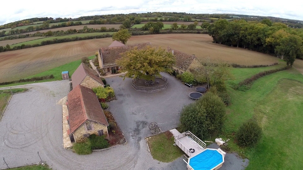 Domaine Bonneblond Tentes Glamping — Vallon En Sully