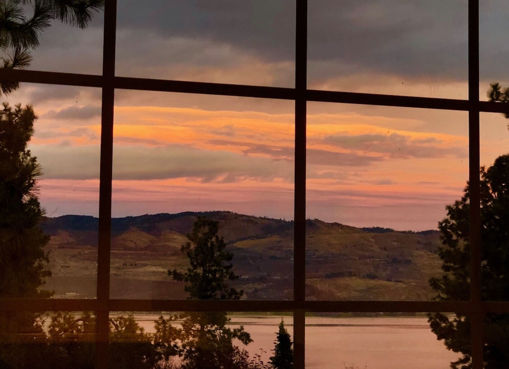 Lakeside Lodge And Suites - photo 87