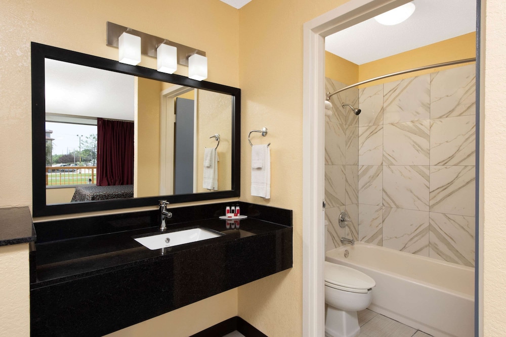 Days Inn by Wyndham Salem - photo 27