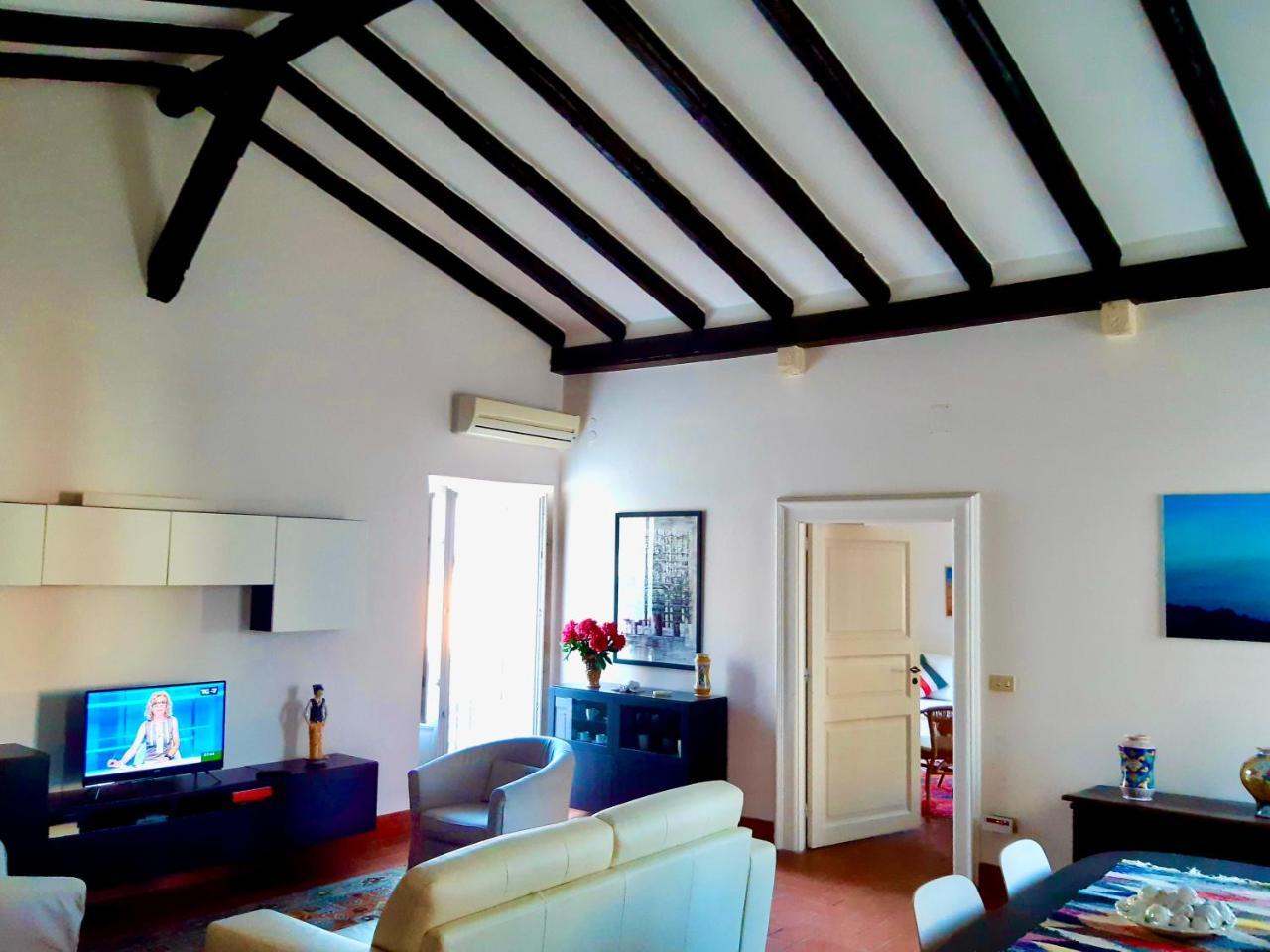 Incantevole Appartamento in Palazzo Storico Ortigia — 4-Star Luxury Hotel in Siracusa, Italy