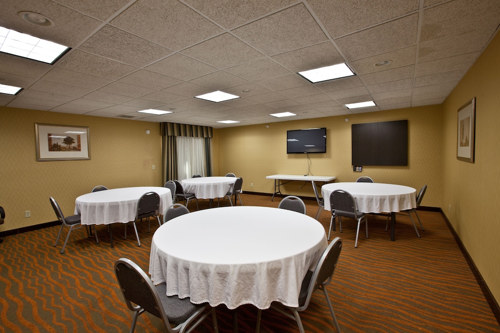 Holiday Inn Express Hotel & Suites Plymouth by IHG - photo 54