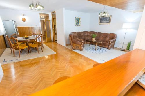 Large & Spacious Apartment With Fantastic Views