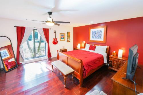 Upgraded Lux Retreat in Coconut Creek with Pool and Hot Tub — 4-Star Luxury Hotel in Coconut Creek, United States