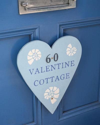Holiday Cottage with Beach Hut Lyme Regis Dorset — 4-Star Luxury Hotel in Lyme Regis, United Kingdom