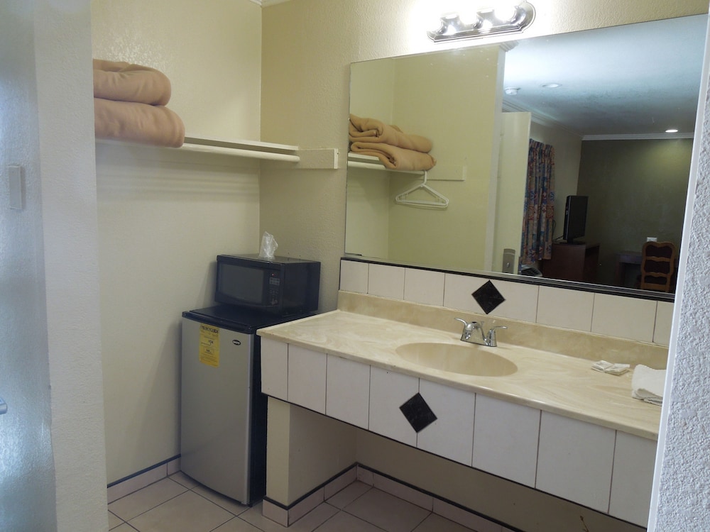 Castaway Motel - photo 19