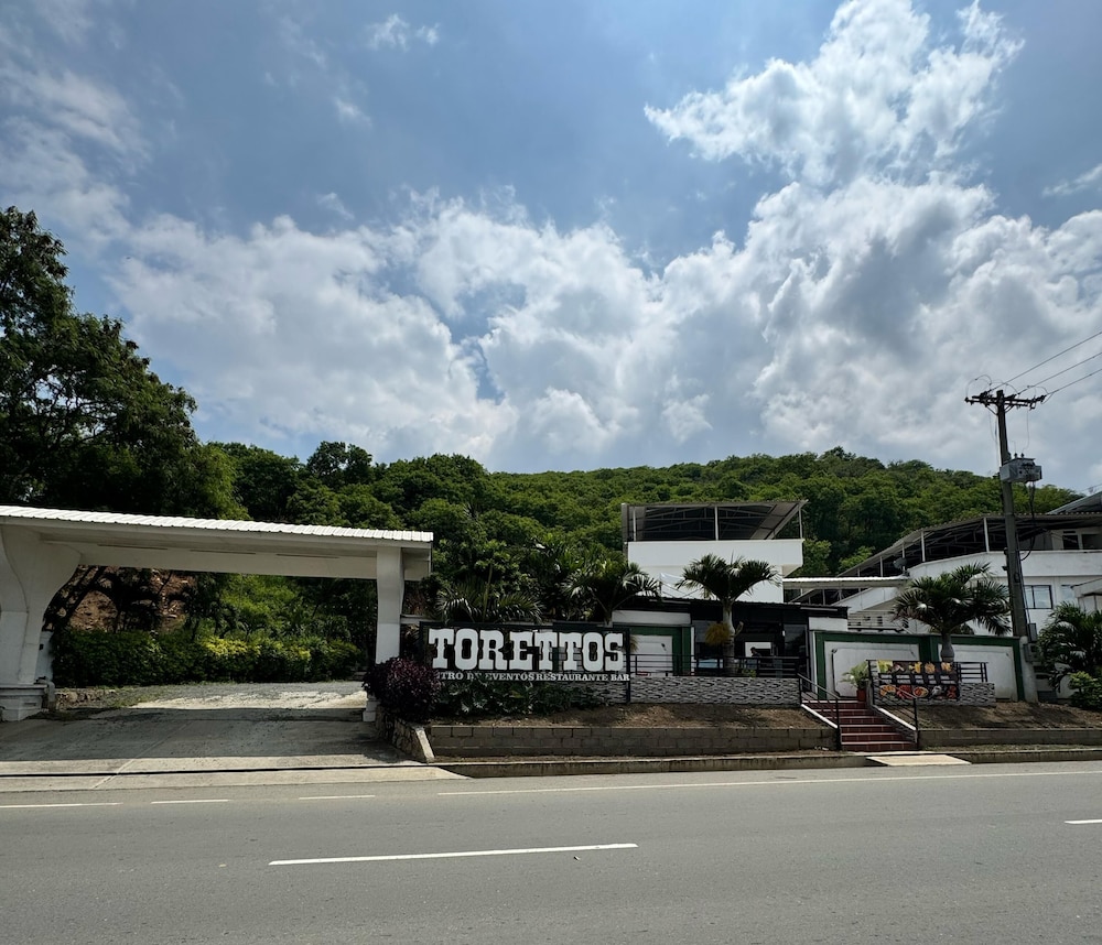 Torettos - carbon neutral hotel in Yumbo
