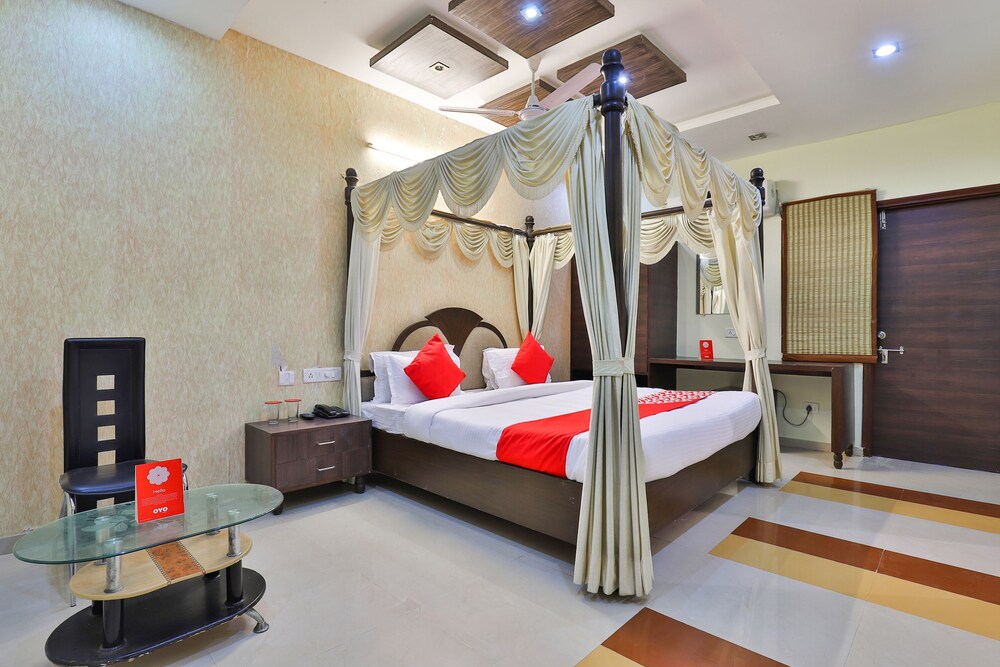Oyo 16909 Aum Health Resort — Vadodara