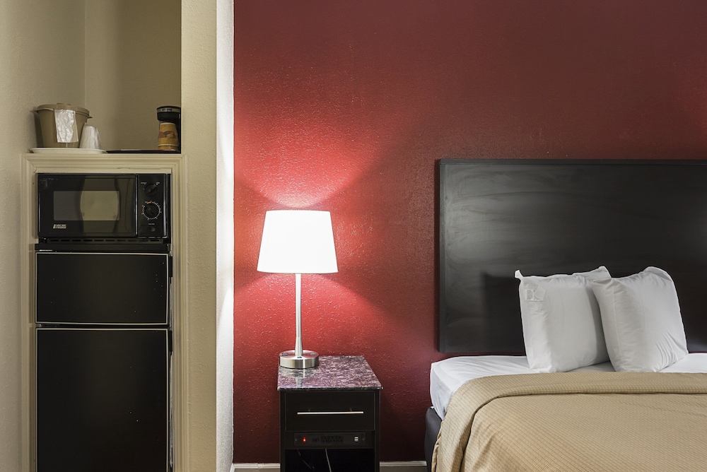 Red Roof Inn & Suites Scottsboro - photo 13
